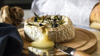 Baked Camembert with Rosemary & Black Garlic جبن كاممبير في الفرن مع اكليل الجبل والثوم الأسود