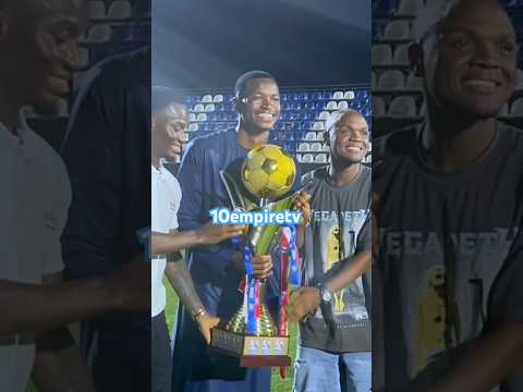 WACHEZAJI WA YANGA WAOMBA PICHA NA KOMBE LA MTIBWA SUGAR Wanbissaka Mwinilunga Ruvuma Korekore 