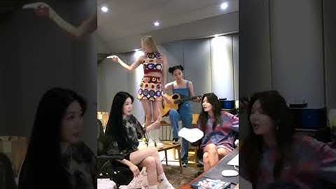 Behind The Scene Cut of S.H.Y. & Tiffany on Hyoyeon