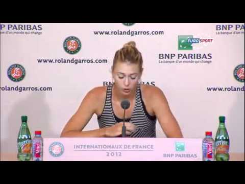 Videó: Hogyan Teljesít Maria Sharapova A 2012-es Roland Garroson