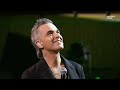 Capture de la vidéo Robbie Williams Feat. Orchester Der Neuen Philharmonie Frankfurt - Telekom Street Gigs - 15.11.2022