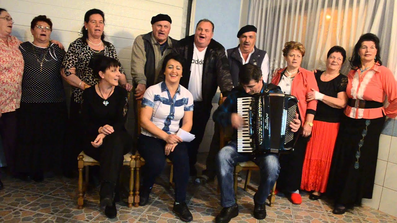 Naj sretnija Zumroje bila sa društvom obkoljena 16.11.2015