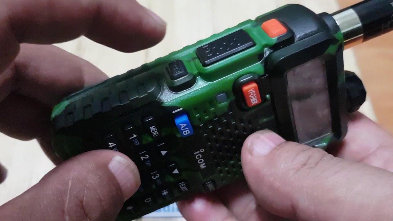 วิธีเปิดไฟฉาย  Icom uv 95 ลายพราง