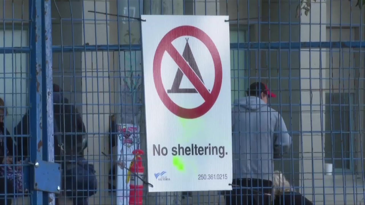 Few tents remain after fencing installed in 900 block of Pandora Avenue