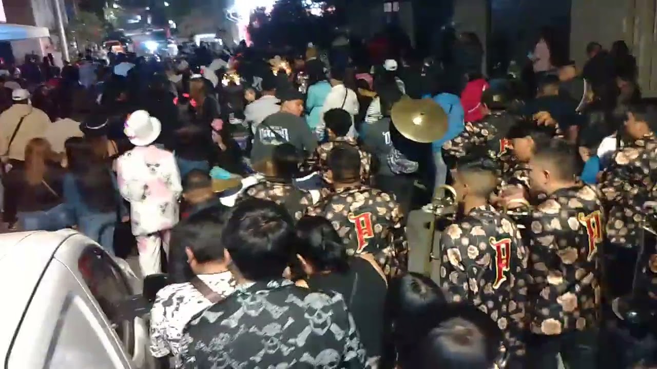 RECORRIENDO LAS CALLES CON LOS AMIGAZOS LOS CALAVERAS Y BANDA LOS OAXACOS QUE VAN CON TODO 