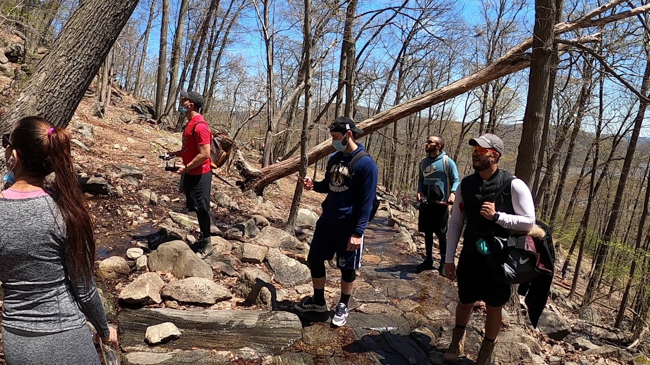 hiking Bear Mountain Loop