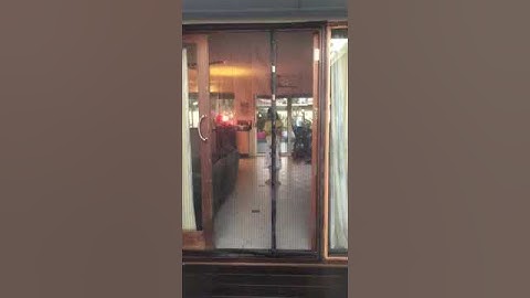 How a Bug Mesh magnetic insect screen works 2.