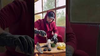 Редкая речная рыба на мангале