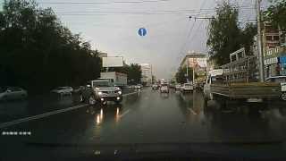 2013-08-09, г. Новосибирск, ул. Дуси Ковальчук. Разворот через двойную сплошную "Nissan Juke".