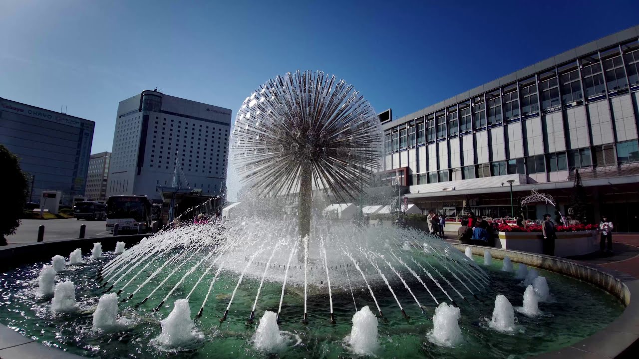 国内でも珍しい大型ﾋﾟｰｺｯｸ型噴水『ふれあいの泉』(3) / 岡山駅前広場