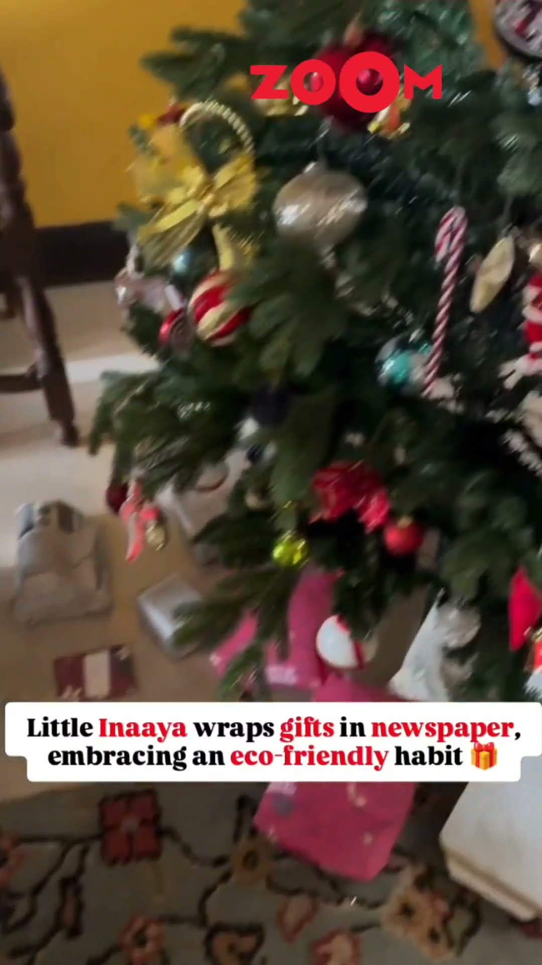 Soha Ali Khan's daughter Inaaya CUTELY wraps her christmas gifts ?? #sohaalikhan #inaaya #shorts