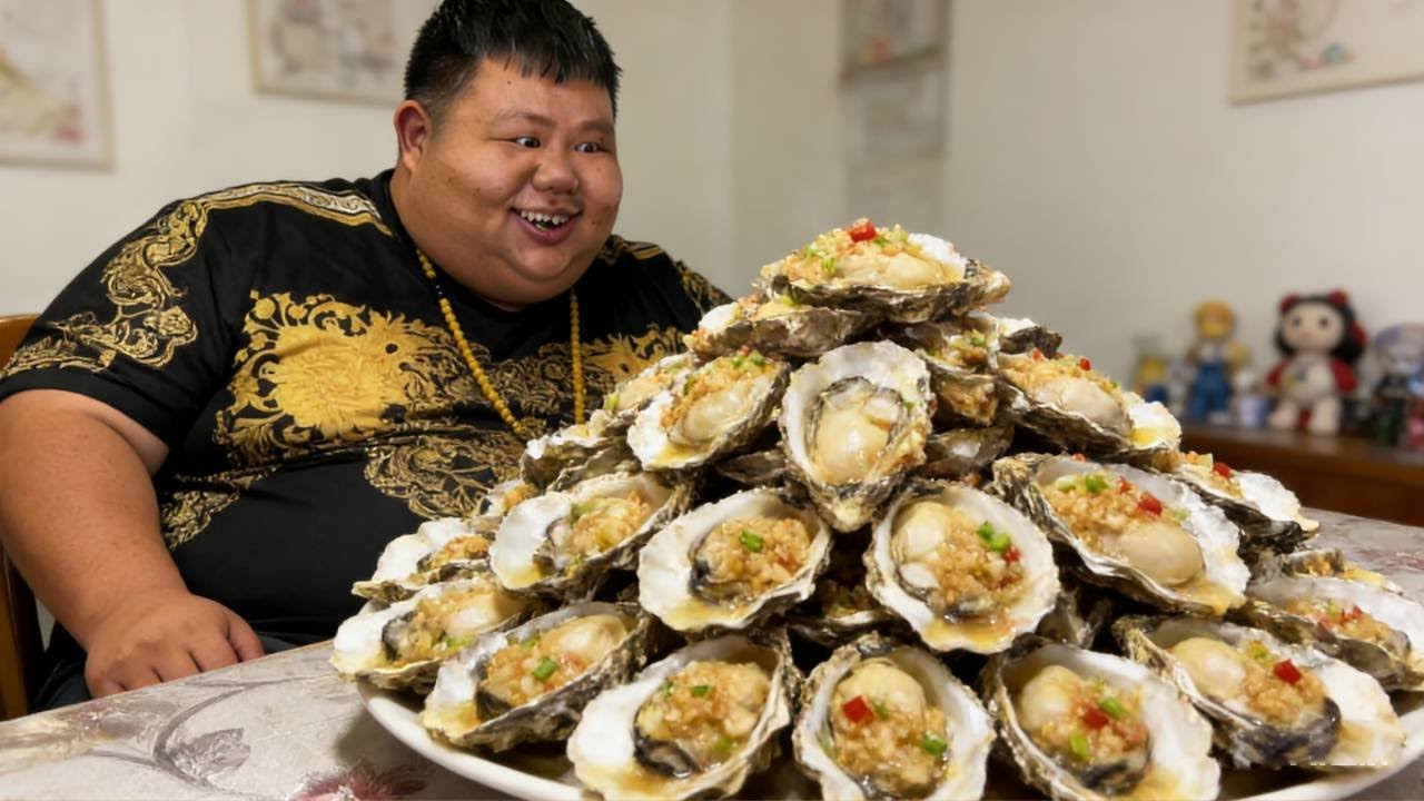 400斤的良子虚了，今天吃生蚝补补，猜猜良子今晚起飞了没有？