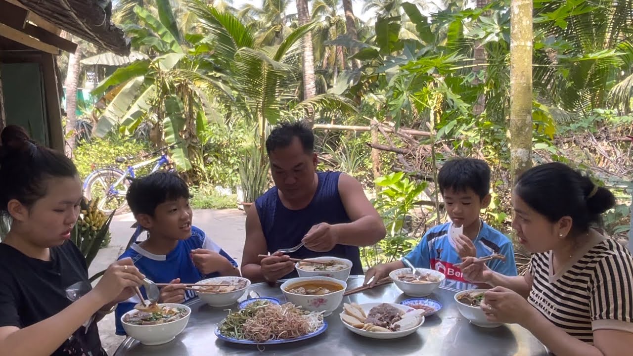 “BÚN BÒ HUẾ “Cả Nhà Đều Bất Ngờ Khi Biết Chả Huế Ăn Bún Bò Là Bé Tuấn Mua Sau Chuyến Đi Tắc Sậy 