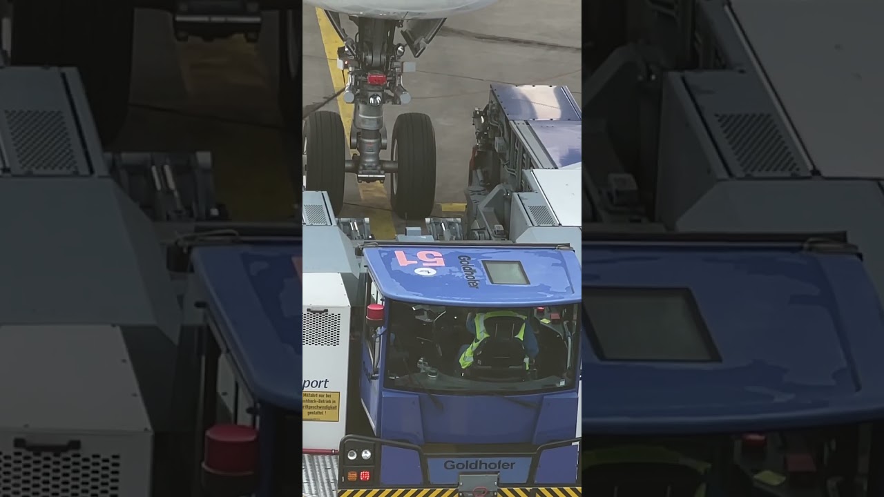 Airbus A380 Singapore Airlines Push Back Truck Frankfurt Airport