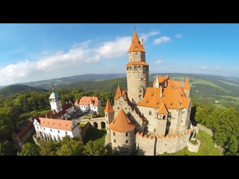 Видео: 12 удивительных замков Чехии, которые стоит посетить
