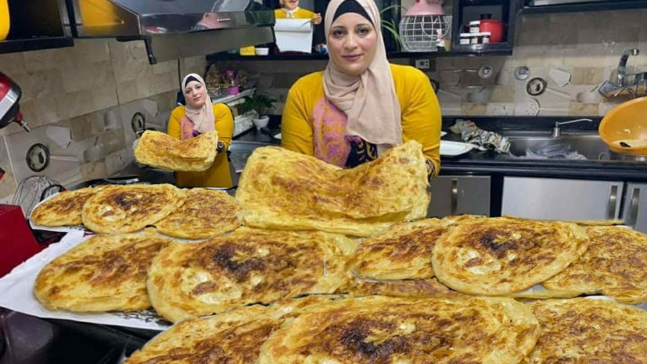 لا تقولي صعيدي ولا فلاحي عملت اكبر فطيره في اليوتيوب متر  الفطير المشلتت