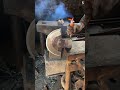 Proses memasang gagang pada kapak dengan cara yang cerdas #shorts