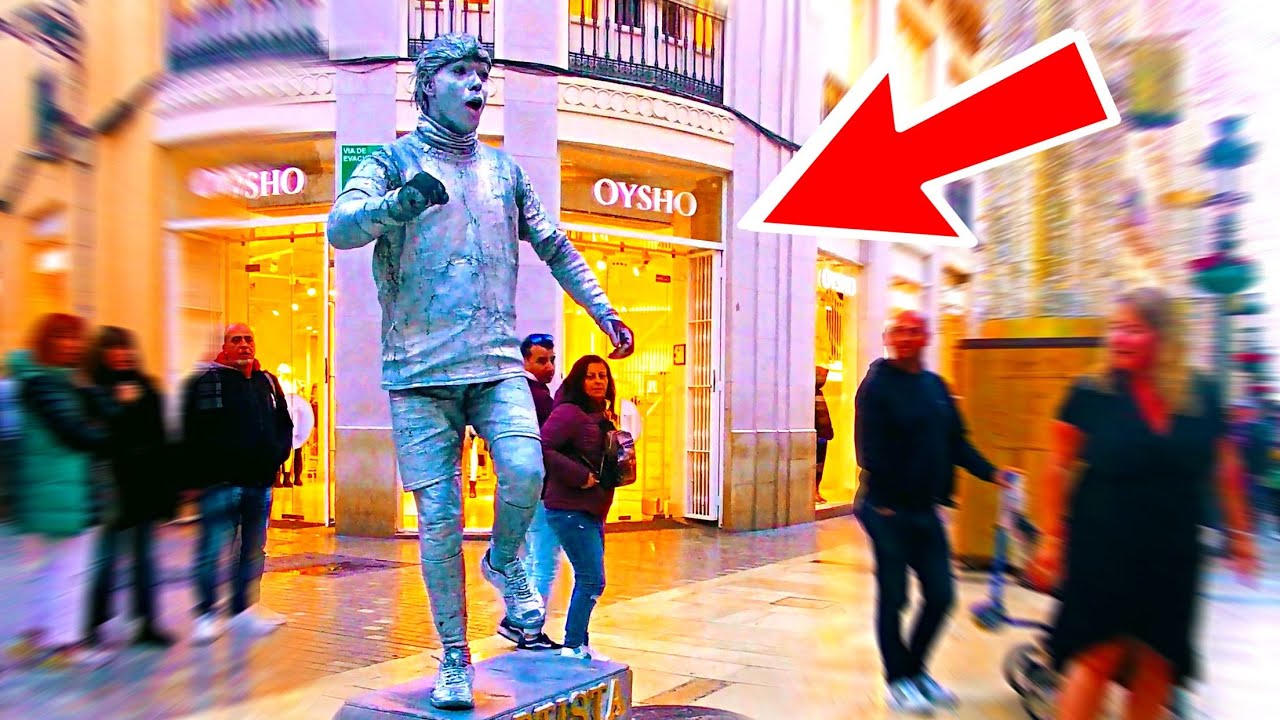 😆 Funny Street performer - Living Statue Silver Football player