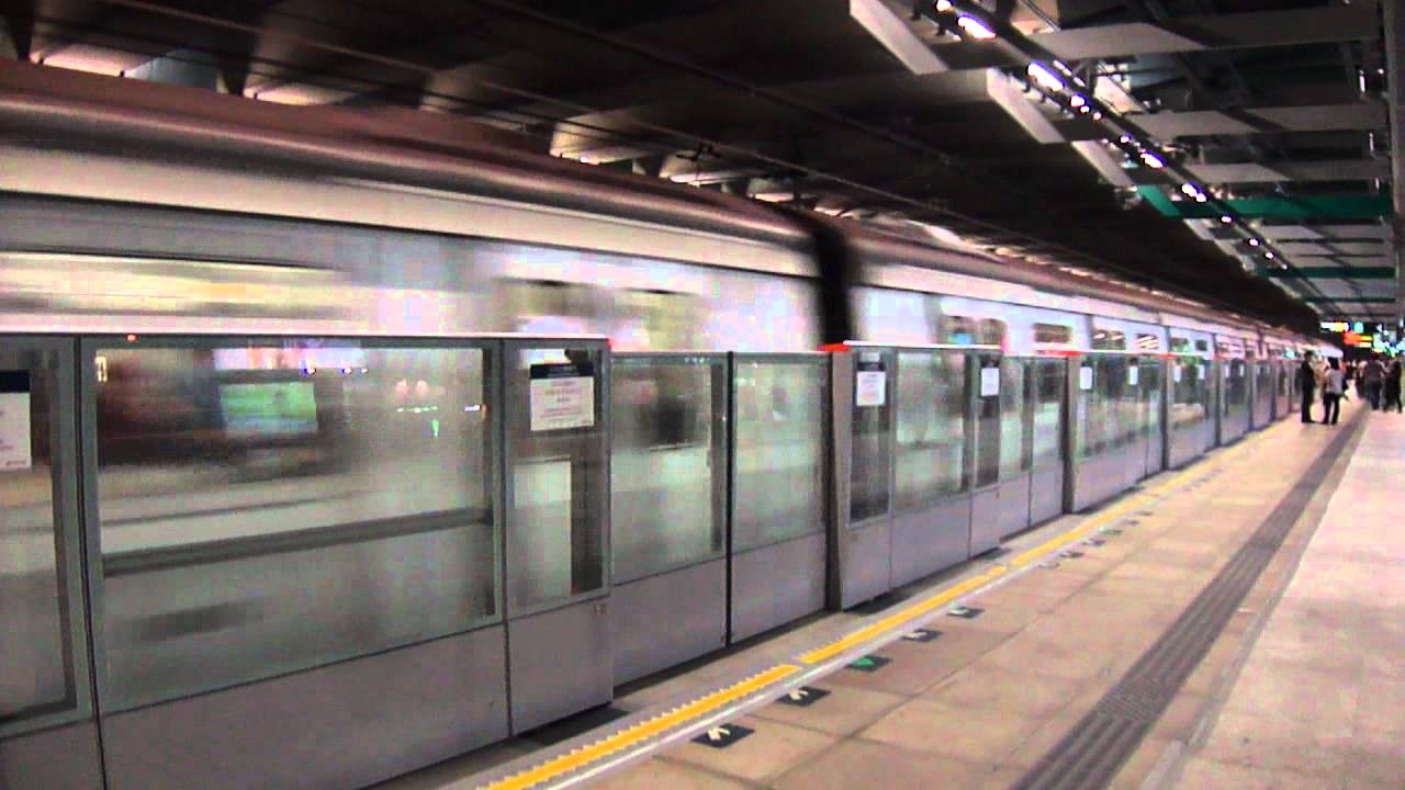 Download 港鐵荃灣線M-Train 駛離葵芳站1號月台