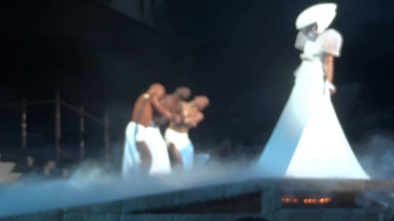 Lady Gaga - Bloody Mary (Sofia, Bulgaria - The Born This Way Ball Tour - Front Row HD)