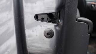 كيفية إصلاح باب السيارة التي لا تغلق