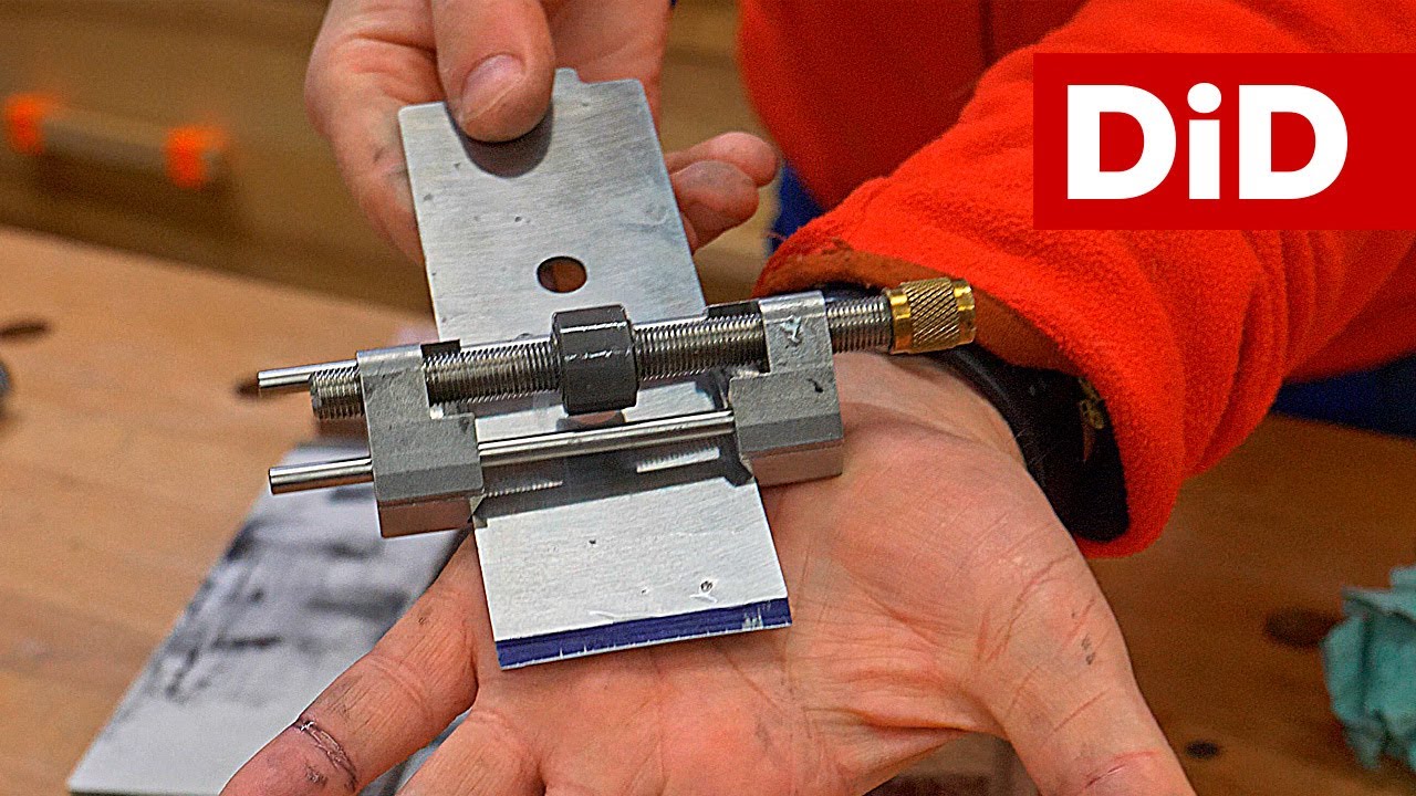 1113. Ostrzenie dłut i noży strugów - cz.2 - praca na przyrządzie