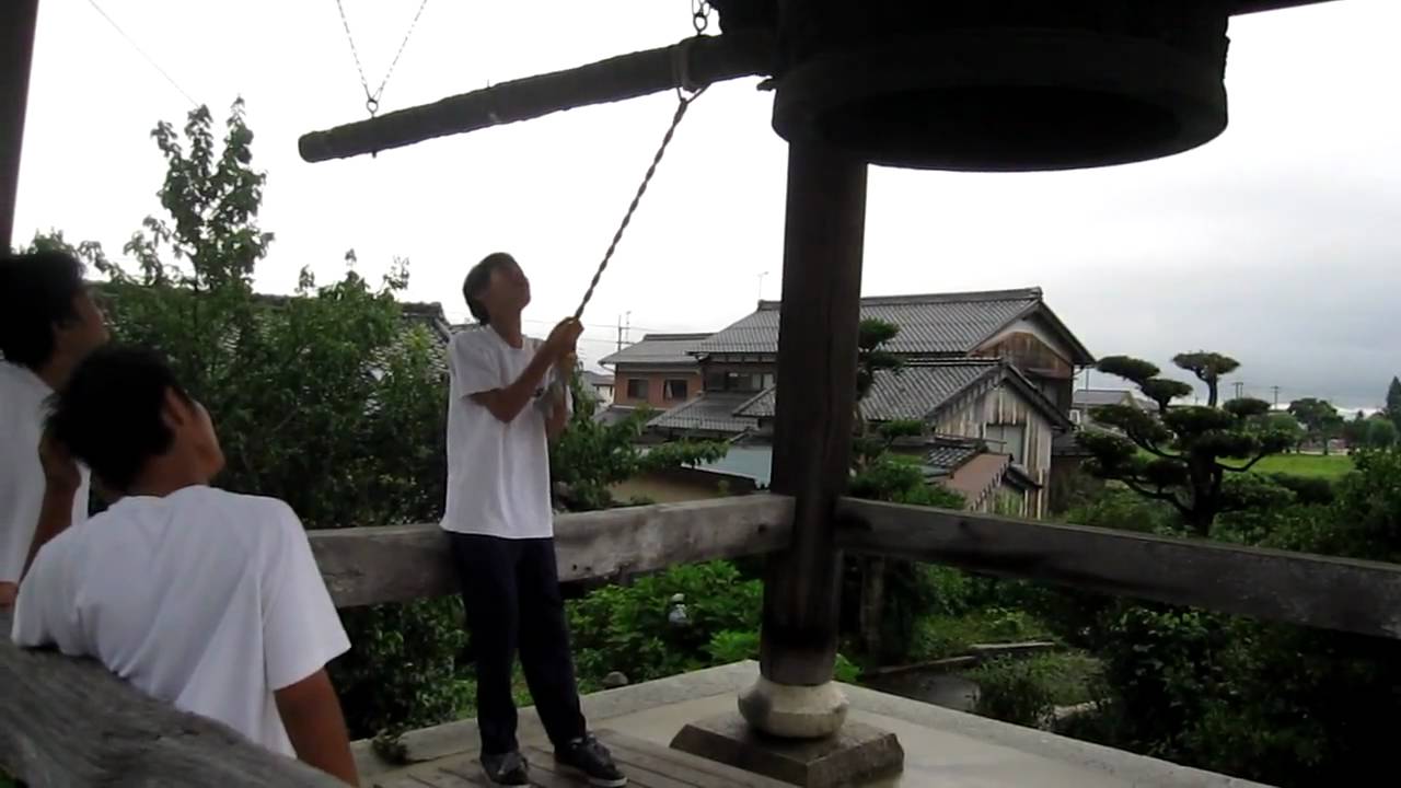 お寺の鐘撞き Youtube