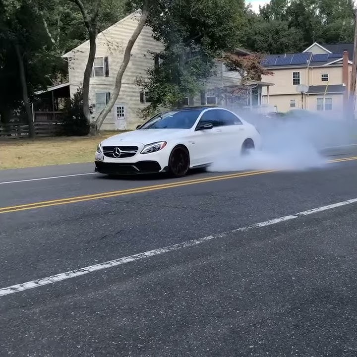 Burnout RENNTech 2017 AMG C63s