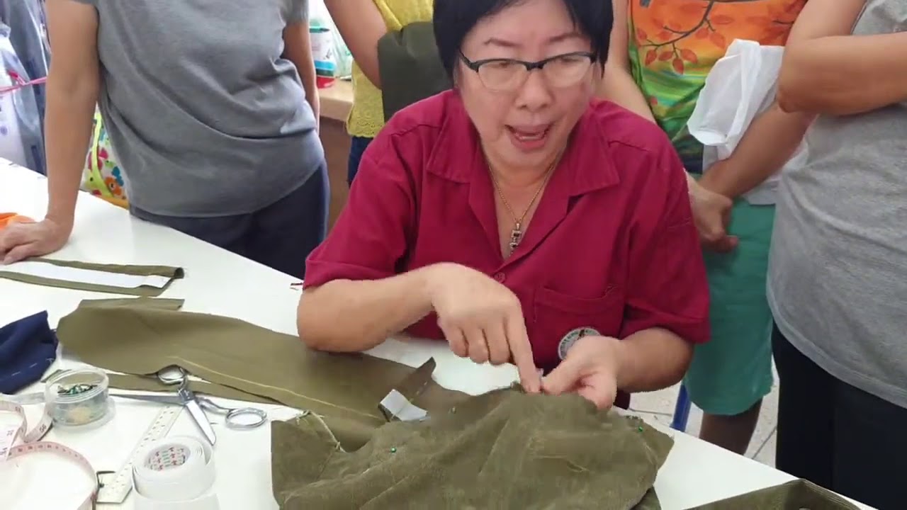 อ.​ภาณี  ตอน​ เข้าขอบเอวกางเกง​ แบบใส่ยางยืดเฉพาะด้านหลัง