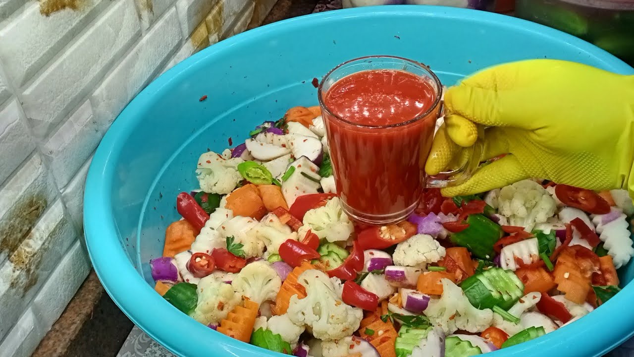 المخلل المشكل إزاي يعيش فترة طويلة بسر المحلات الكبيرة وكمان ازاي احفظه لرمضان بدون ما يطرأ 