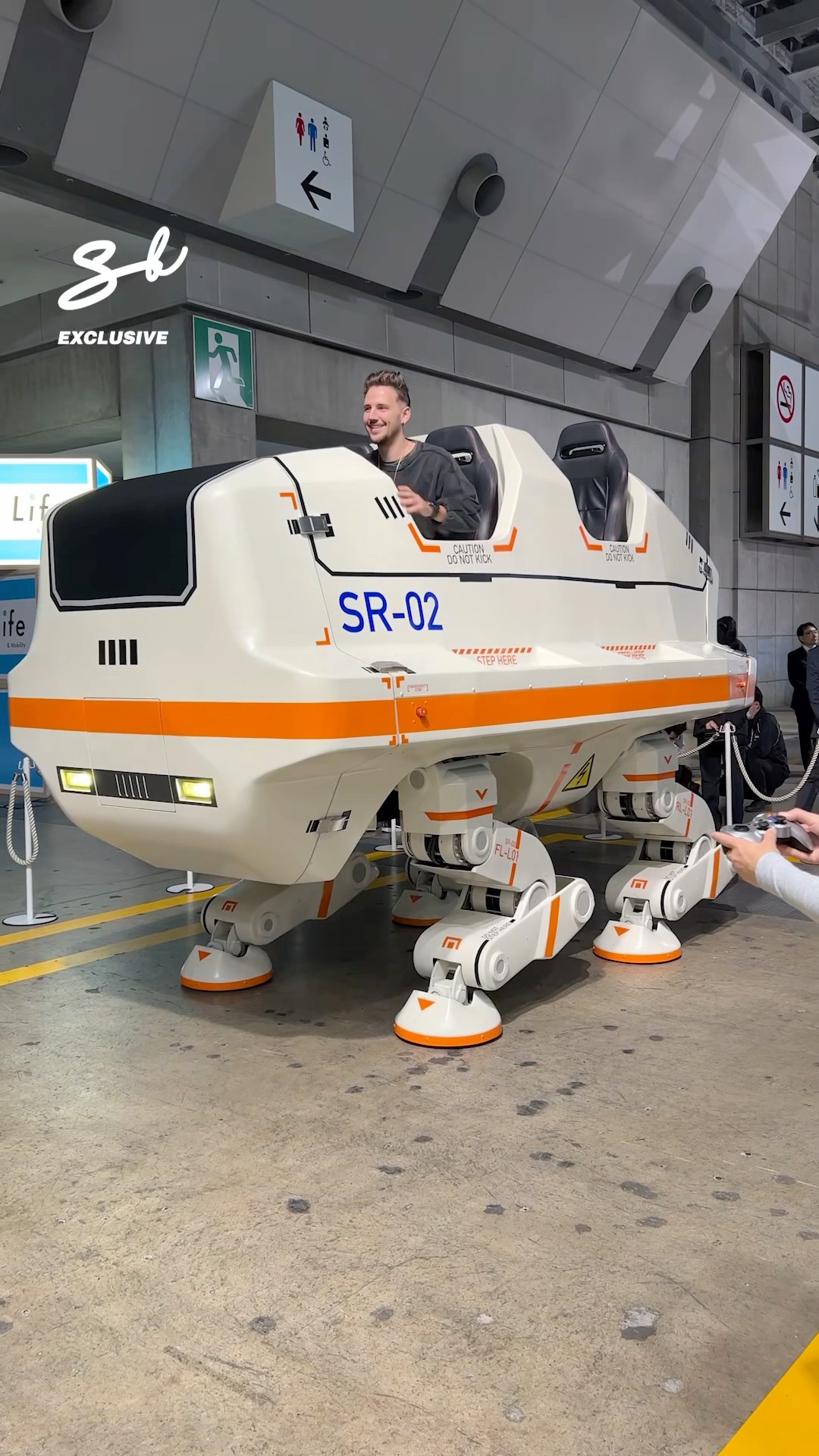 Sergi looks like he's on his way to Coruscant ? #starwars #robots #vehicles