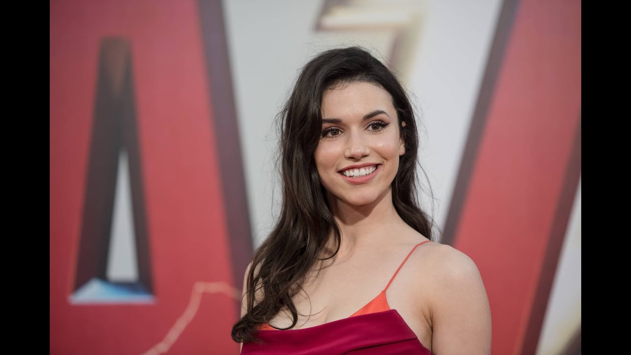 Does Grace Fulton Have A Boyfriend? Or Is Just Admiring The Family Love At The Moment?