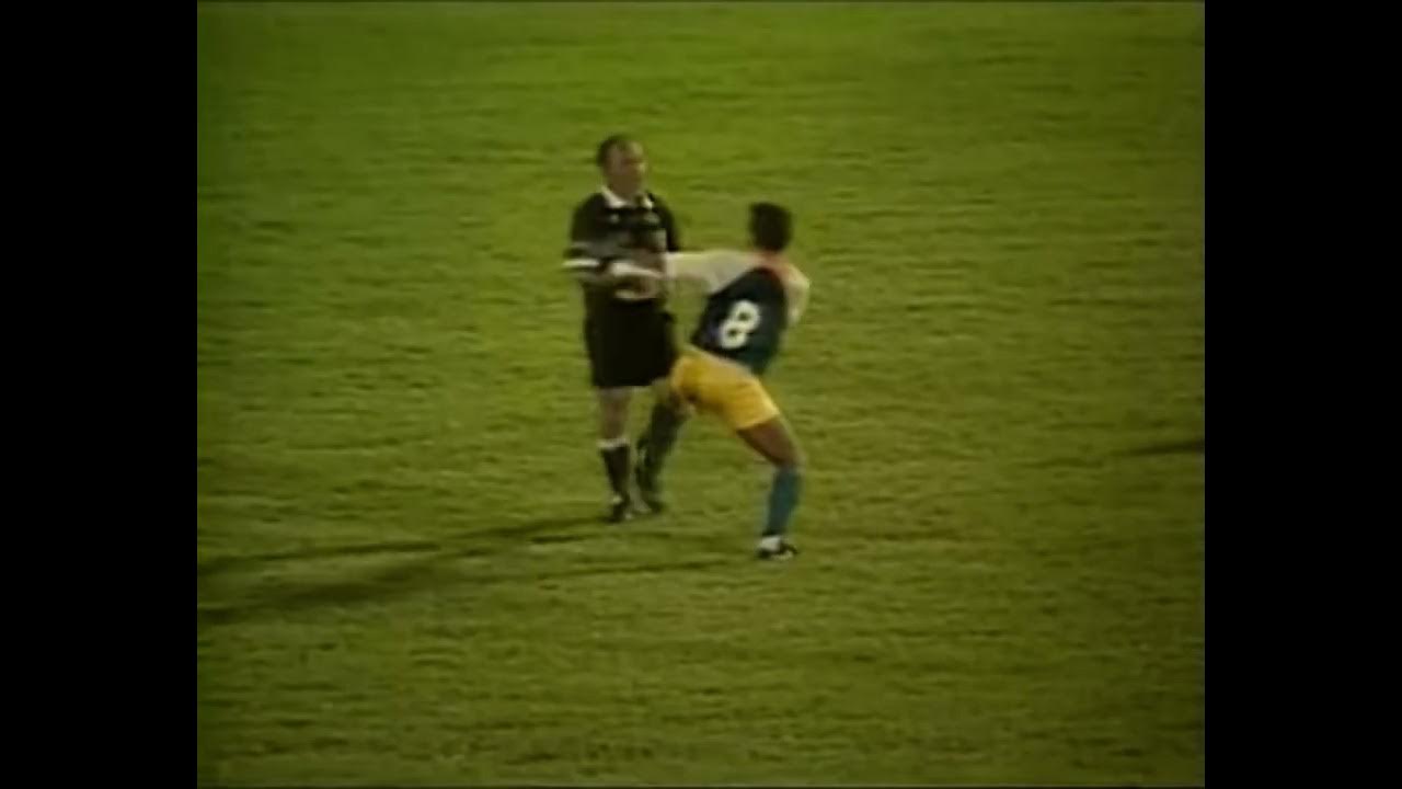 Referee punches footballer (Brazil, 1995) YouTube