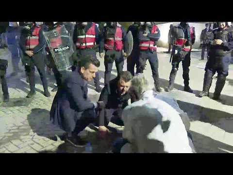 Sulmohet deputeti Erald Kapri pas përplasjes me Skënder Hitajn/ Plas në shesh