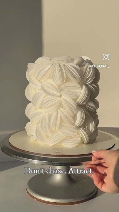 Rate the cake from 1 to 10 🤍 #waferpaper #weddingcake #weddingcakeideas