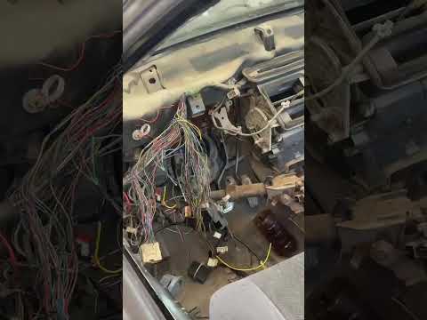 اجرای ترمیم سیم کشی دسته سیم داشبورد و زیر داشبورد ترمیم سیم کشی گلگیر نون حلال سیمکشی برق خودرو