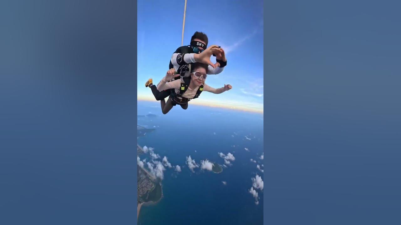 I fell for this... literally.!! 😍 #fludy #skydive #skydiving