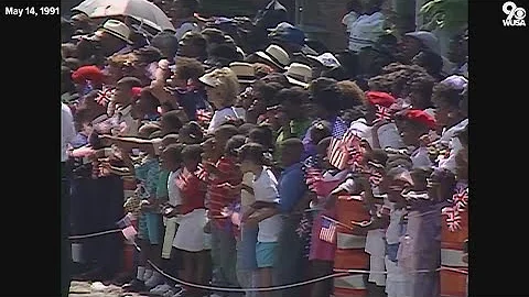 Queen Elizabeth II visits DC neighborhood in 1991