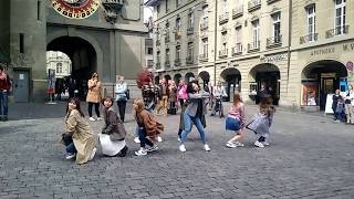 (Fancam) TWICE dancing 'Knock knock' in Bern, Switzerland Resimi