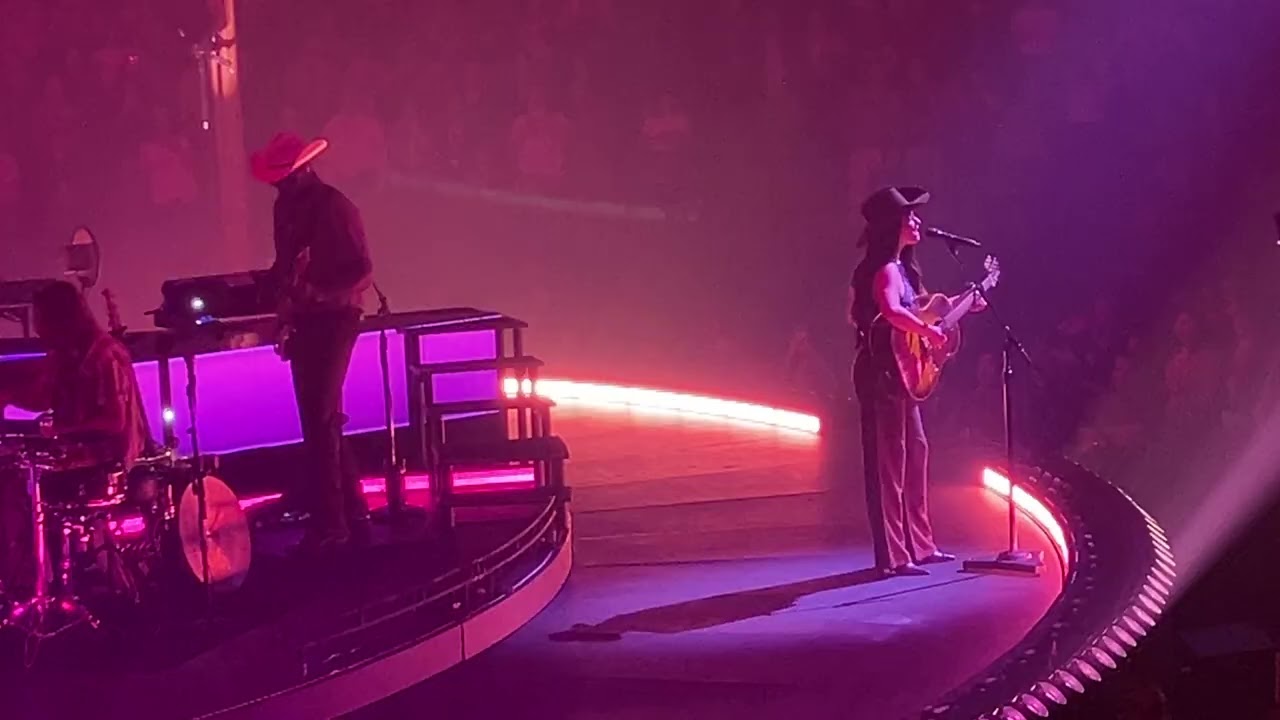 Kacey Musgraves live. Golden Hour. Target Center Minneapolis, Minnesota. 9/22/26