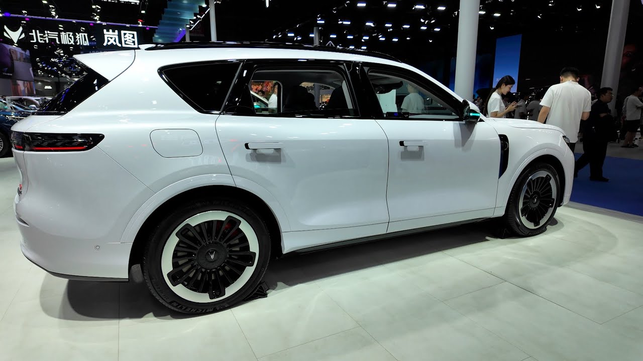 2025 VOYAH FREE+ exterior (multi-color) interior video