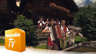 Video thumbnail of "Heimatland Quintett - Rosen in unserem Garten (Lang ist's her) (Offizielles Musikvideo)"