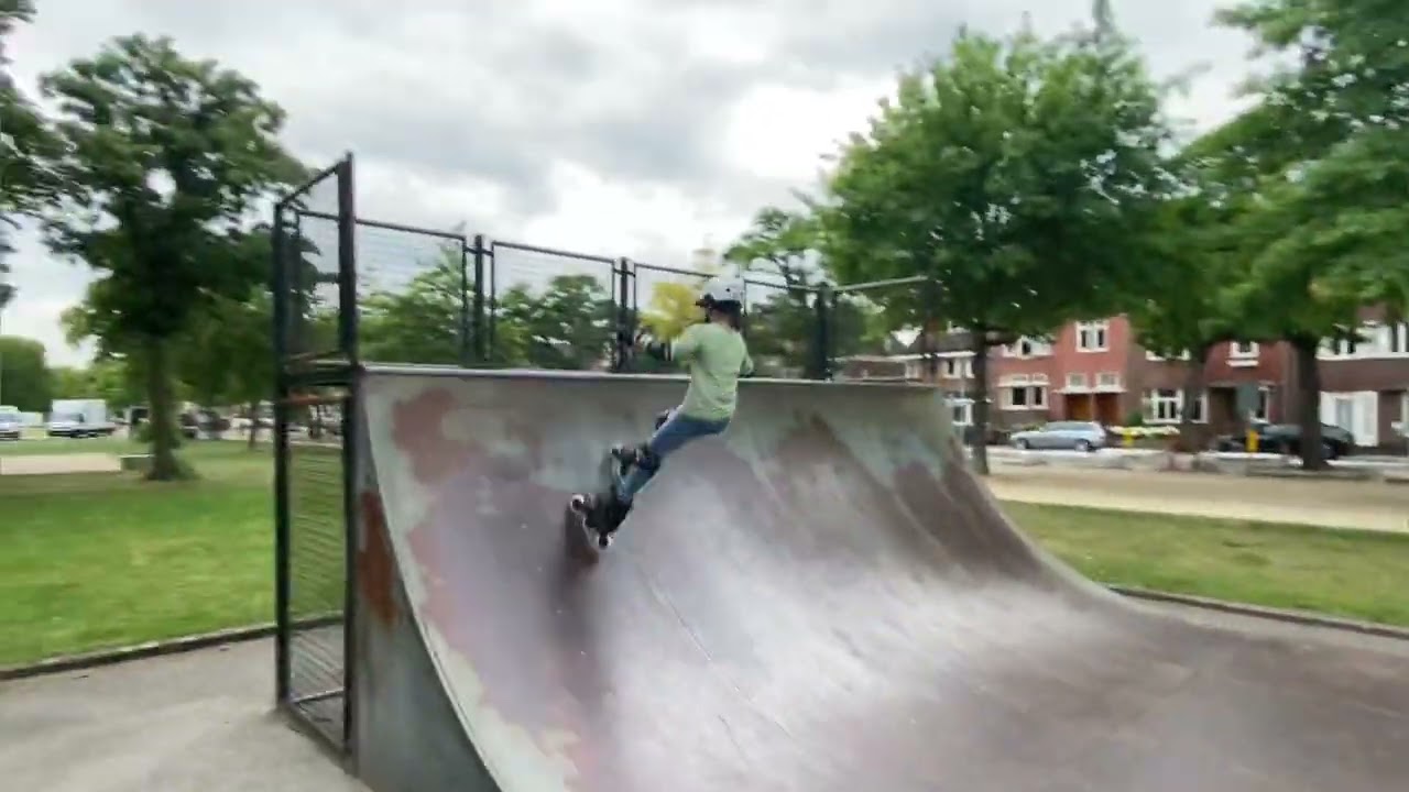 Stumbled on this Miniramp while doing some urban skating. 