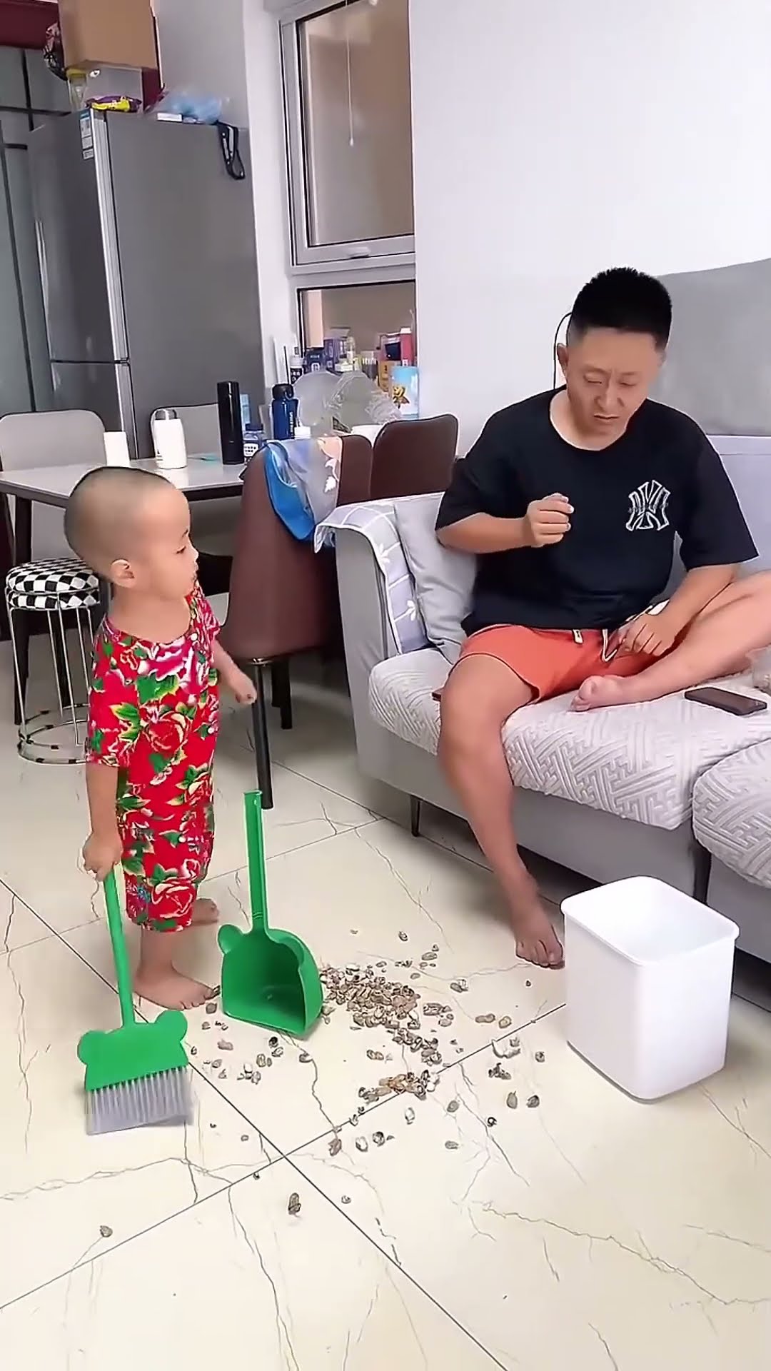 爸爸不讲文明，儿子一点也不惯着他 #Cute baby#Cute#呆萌小米宝#聪明宝宝#萌娃