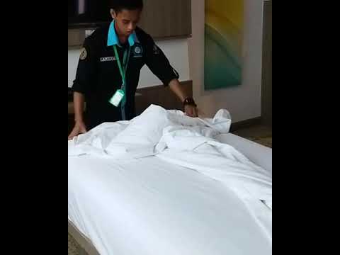 making bed ROOM DIVISION (poltekpar Makassar)