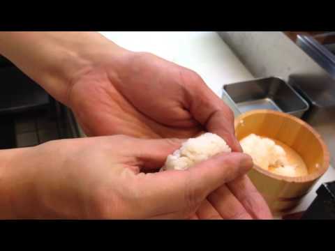 How to shape sushi rice for nigiri