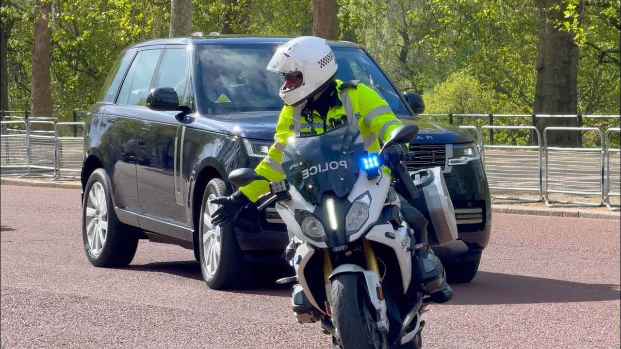 Police Escort Prince Back to Royal Residence 🇬🇧 