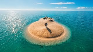 A Man Trapped In The Ocean | The Boat 2018 Survival Film Explain Hindi/Urdu