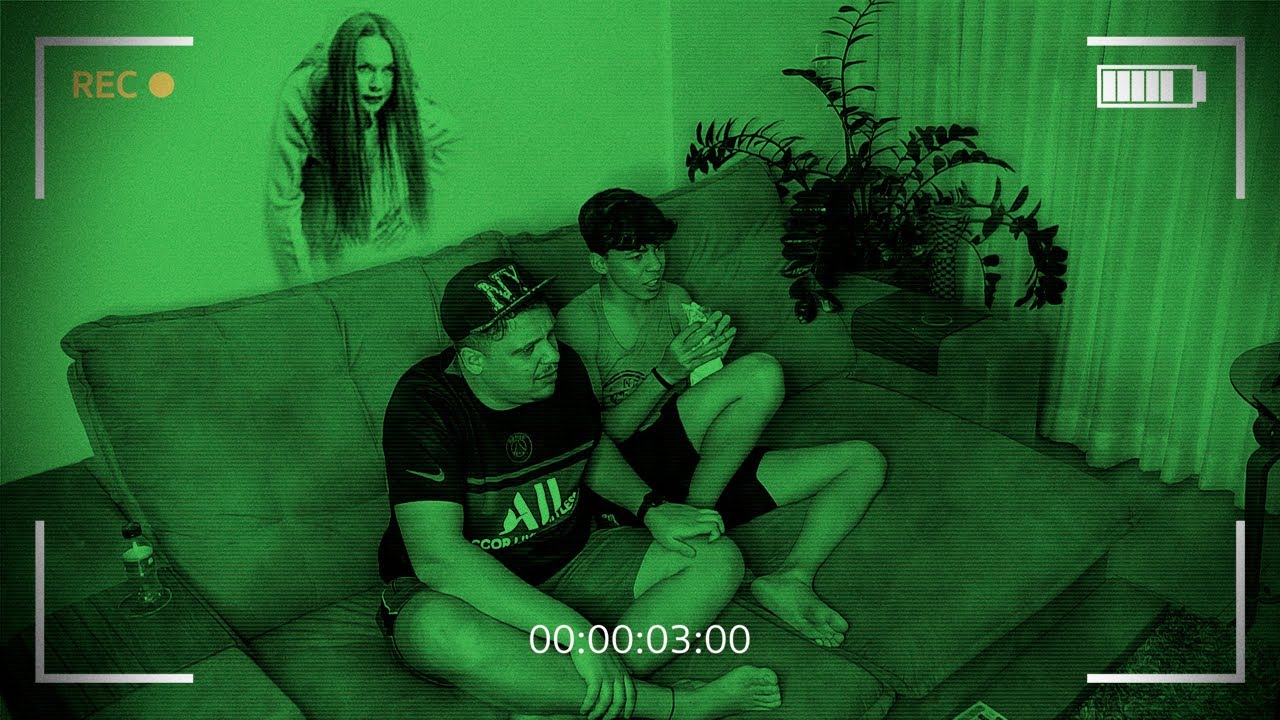 DEIXEI A CÂMERA LIGADA ENQUANTO ASSISTIA UM FILME DE TERROR E ALGO ASSUSTADOR ACONTECEU!