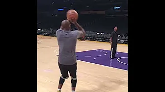 Kobe Bryant heating up his shooting and jumpers for his 20th season as Lakers